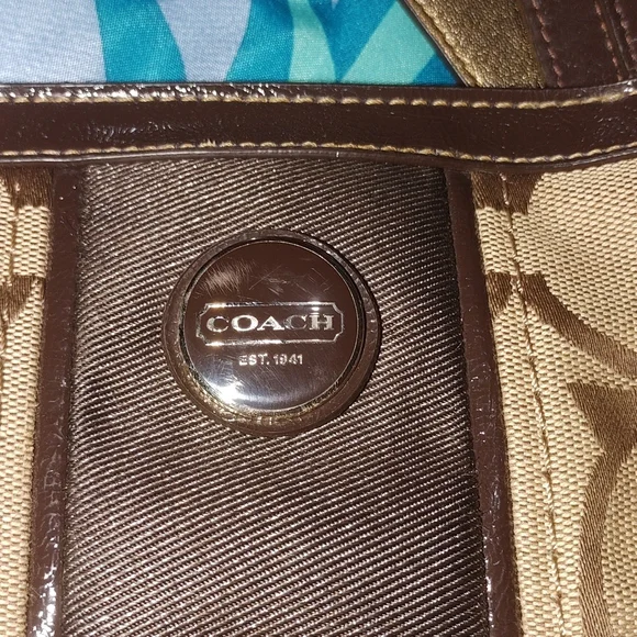 Coach - Picture 6 of 7